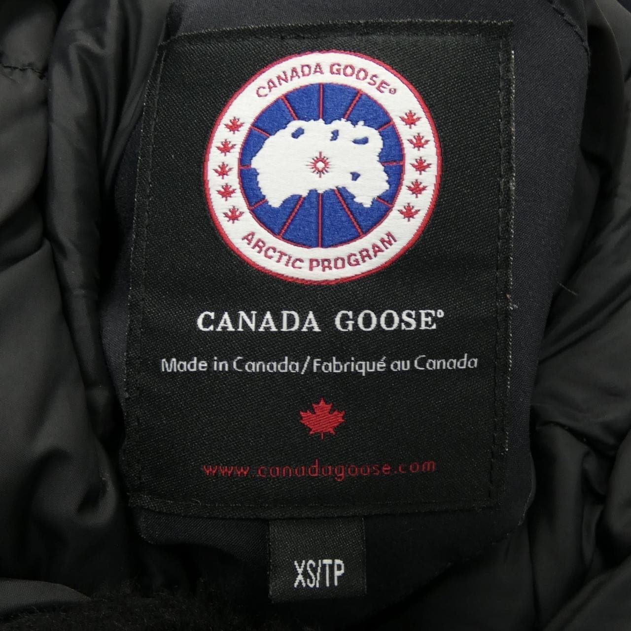 加拿大鹅CANADA GOOSE羽绒服