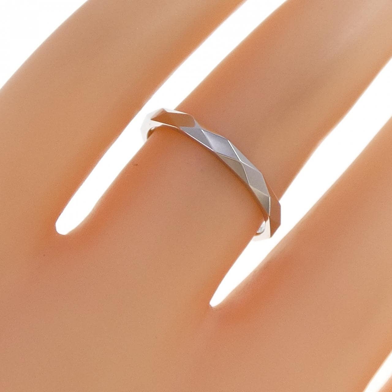 Boucheron刻面小號戒指