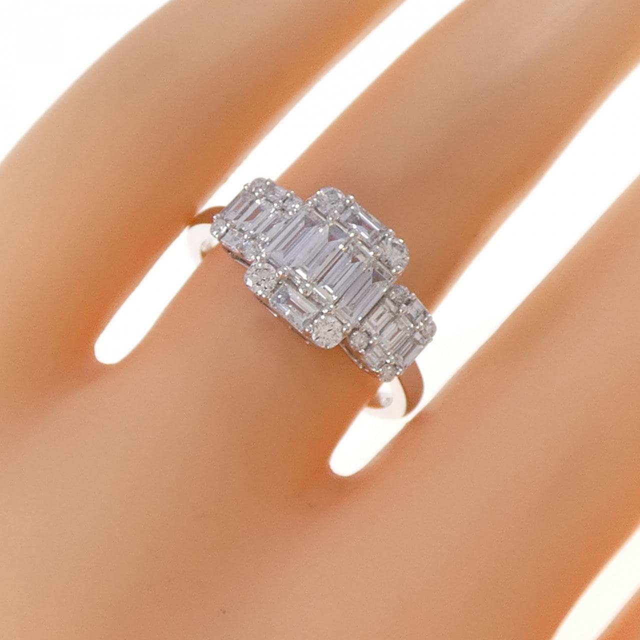750WG ダイヤモンド リング 0.943CT