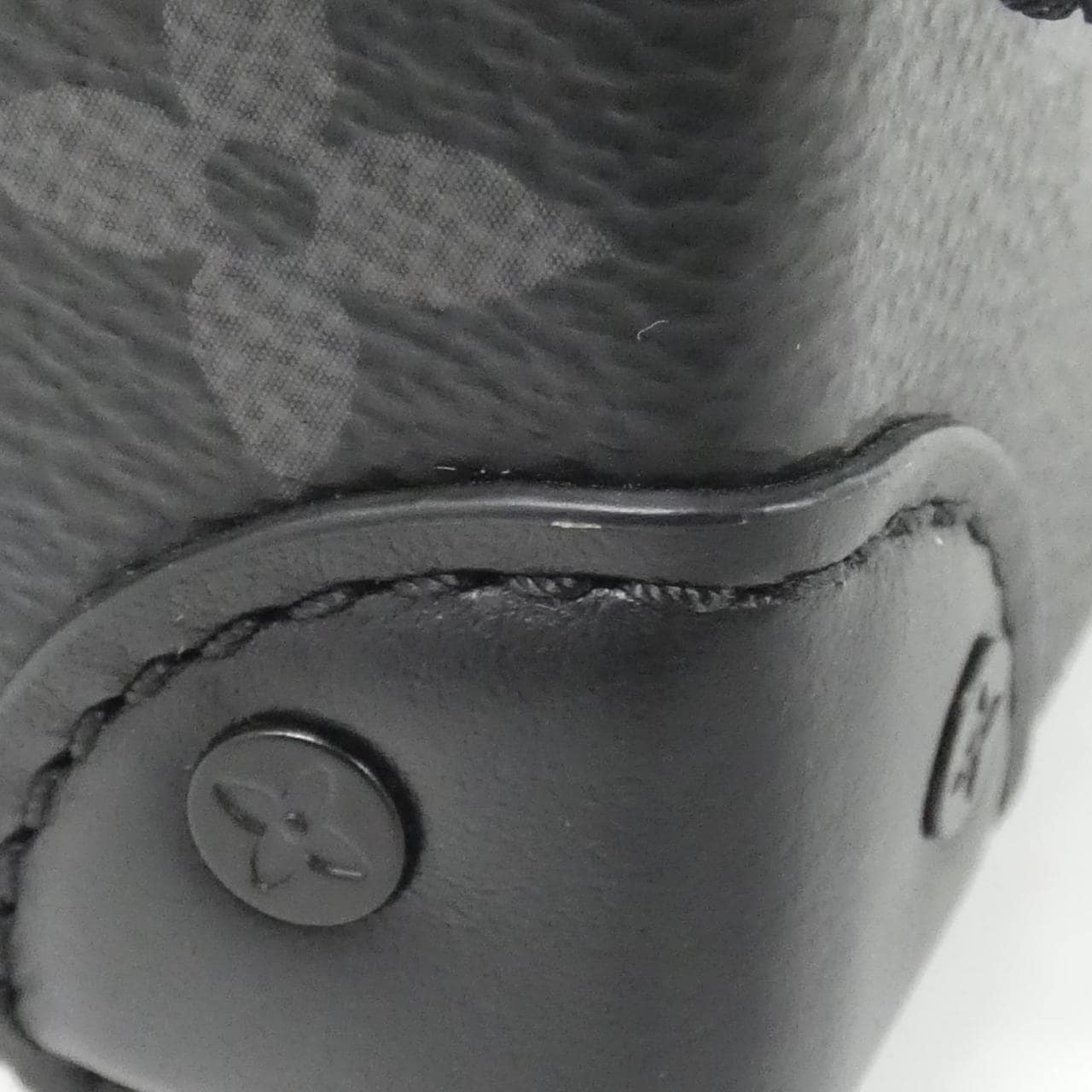 ルイヴィトン モノグラム エクリプス スティーマー ウエアラブル ウォレット M81783 ショルダーバッグ