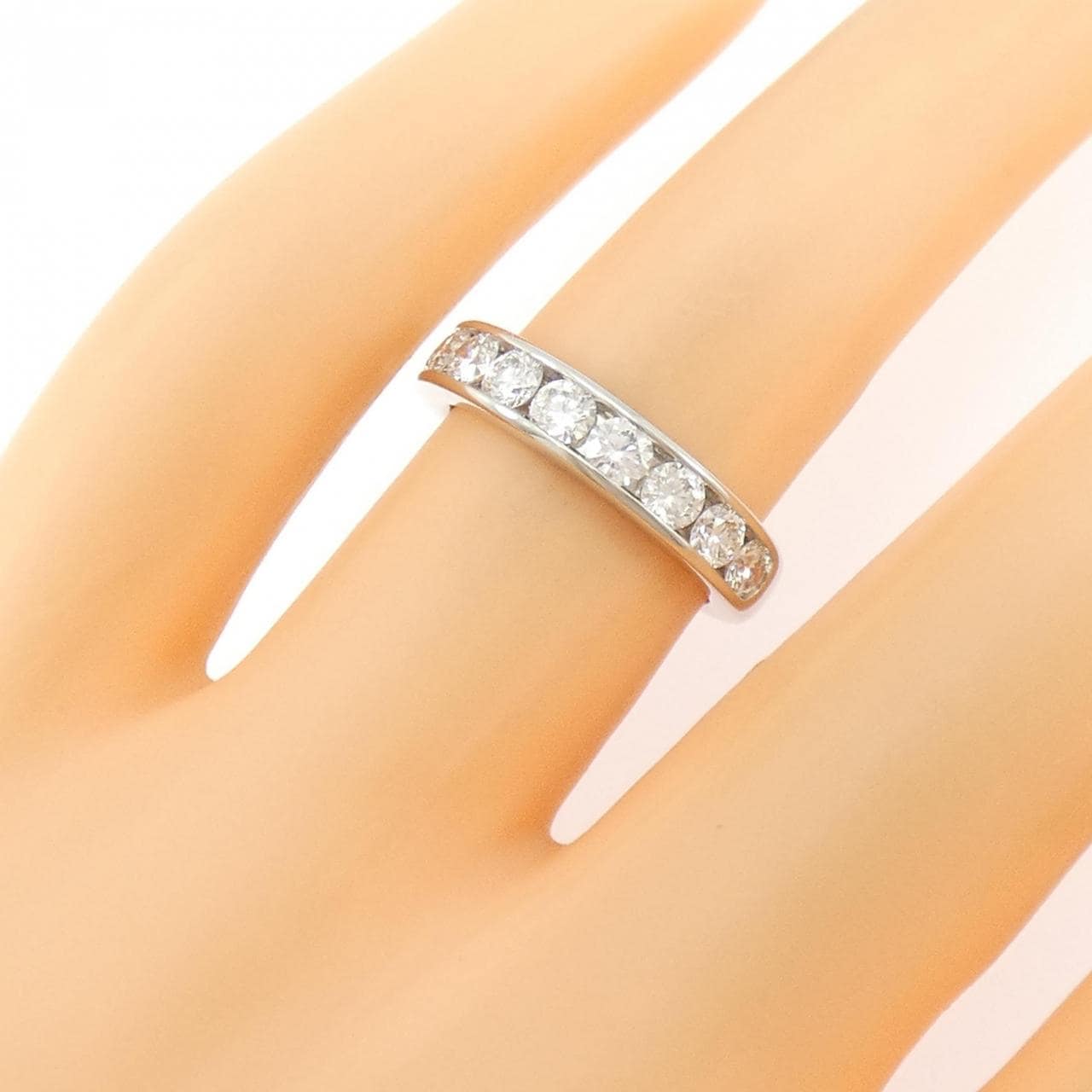 ティファニー ハーフサークル チャネルセッティング リング