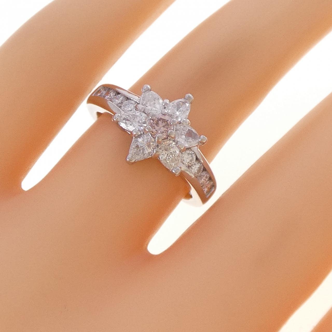 PT900 フラワー ピンクダイヤモンド リング 0.10CT
