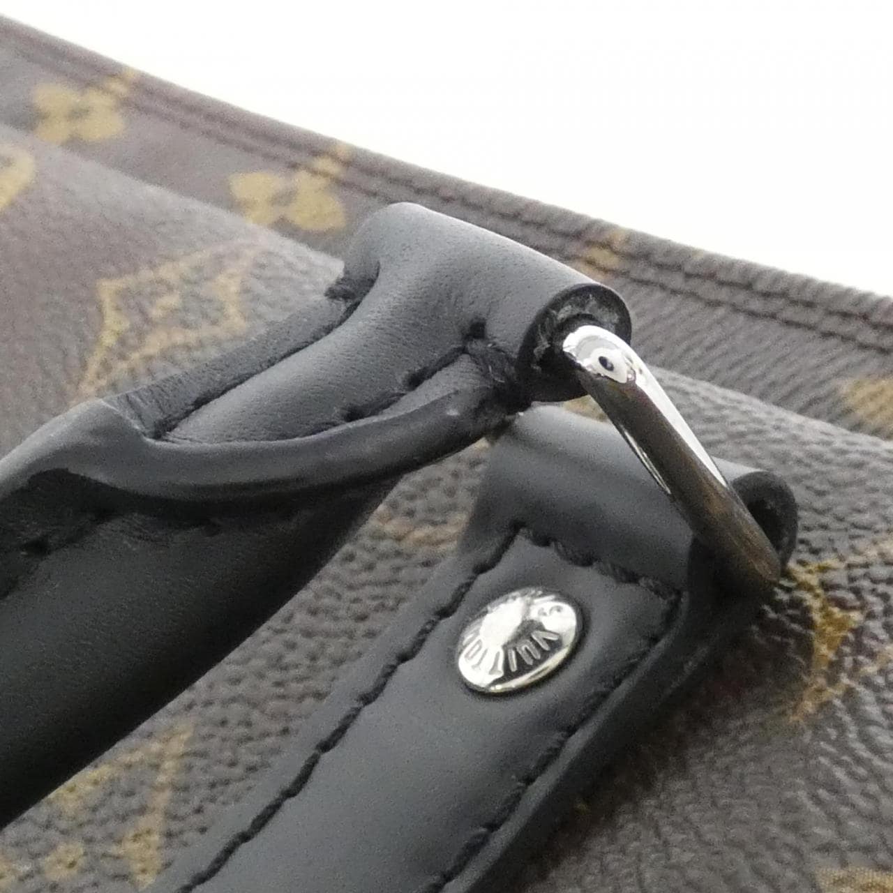 ルイヴィトン モノグラム マカサー ポルト ドキュマン ヴォワヤージュ PM M52005 バッグ