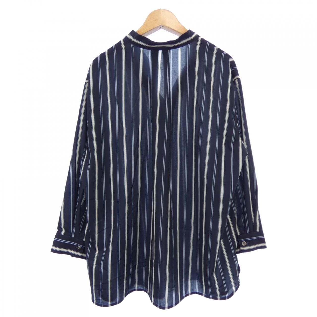 アクアスキュータム Aquascutum トップス