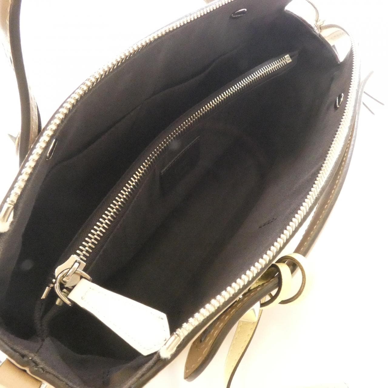 フェンディ バイ ザ ウェイ 8BL124 5QJ バッグ