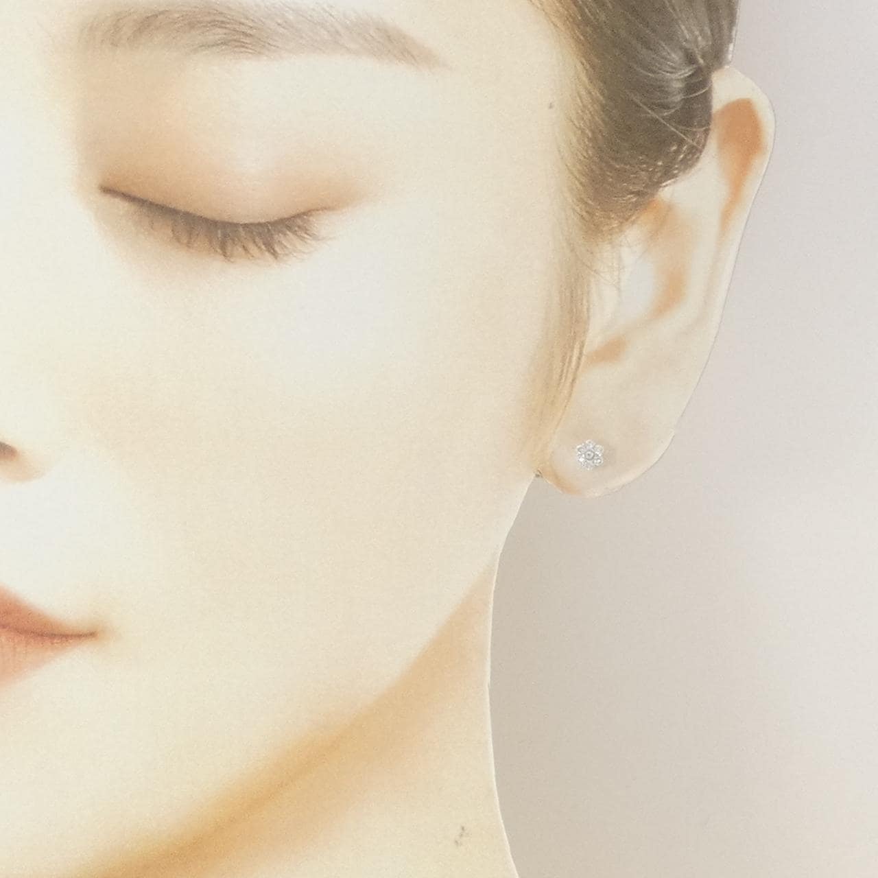 K18WG フラワー ダイヤモンド ピアス