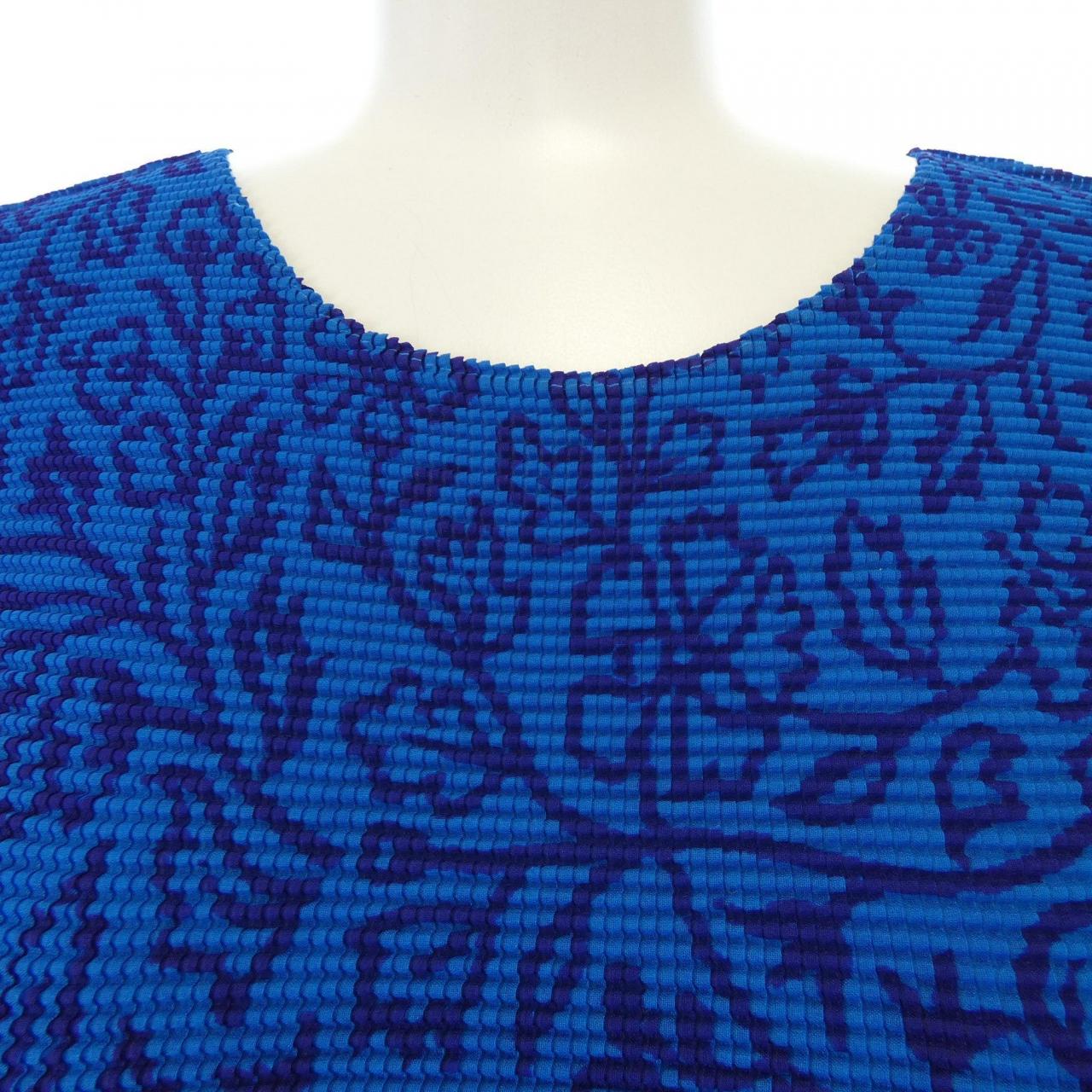 ミーイッセイミヤケ me ISSEY MIYAKE トップス