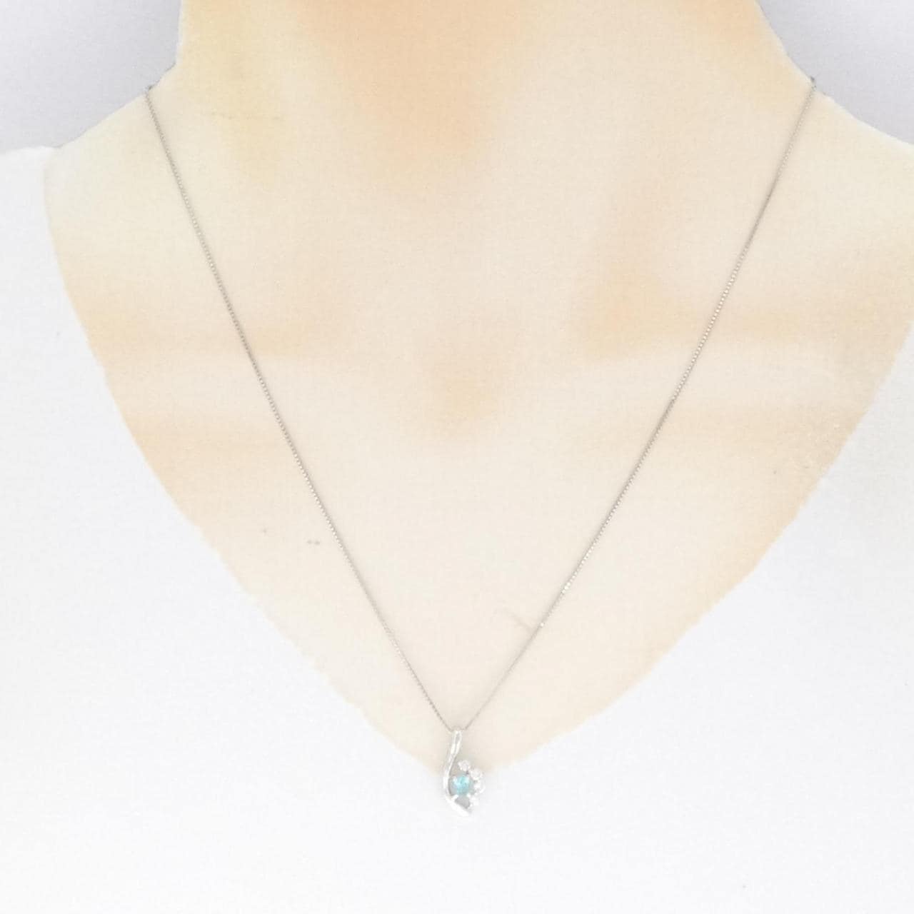 K18WG Paraiba Tourmaline necklace 0.15CT