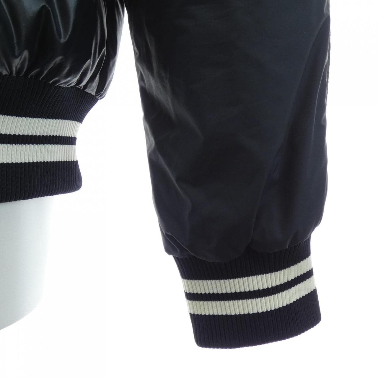 モンクレール MONCLER TORILIS ダウンジャケット