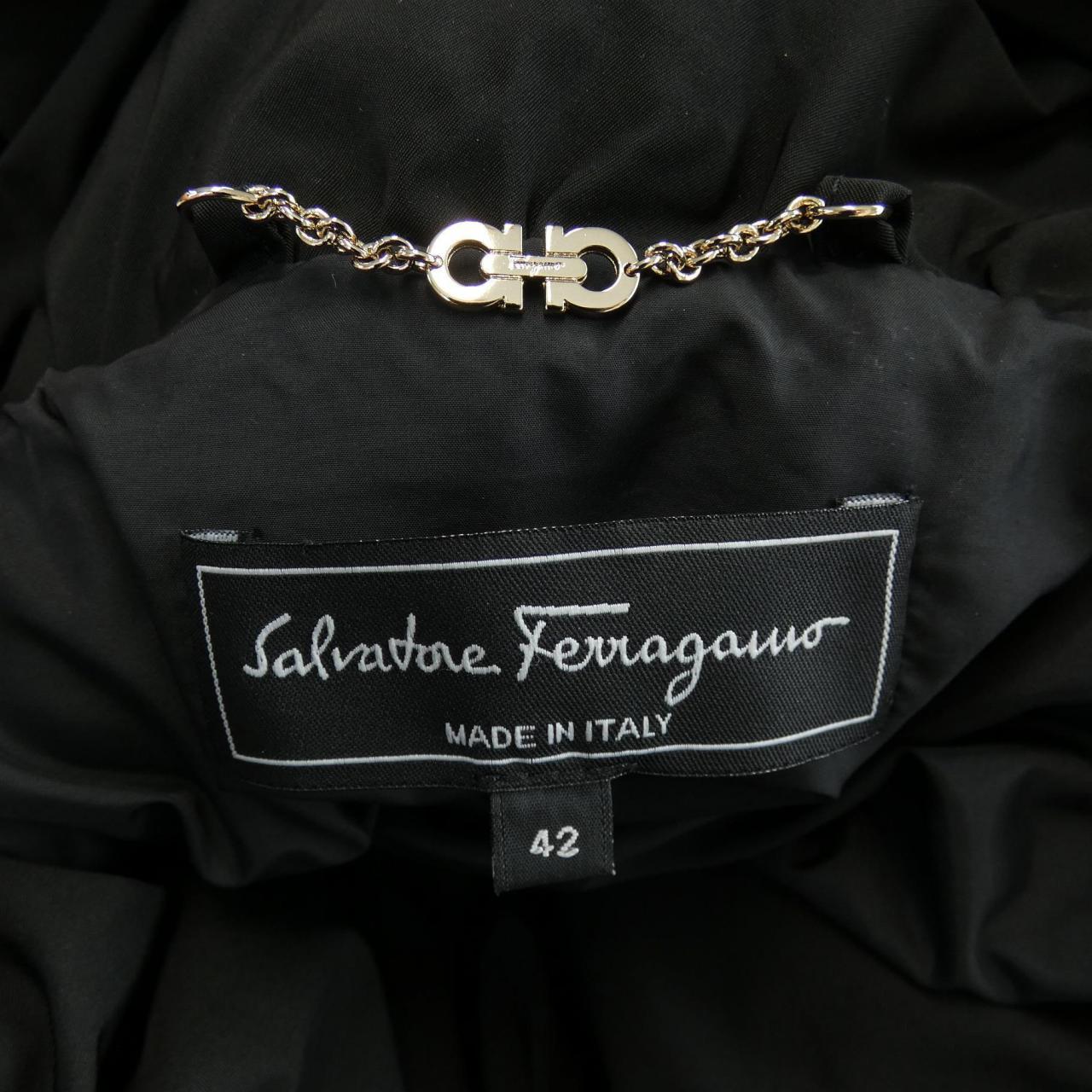 サルヴァトーレフェラガモ SALVATORE FERRAGAMO ダウンコート