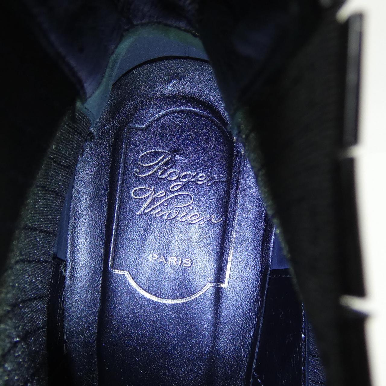 ROGER VIVIER Viv Ranger 钻扣靴子