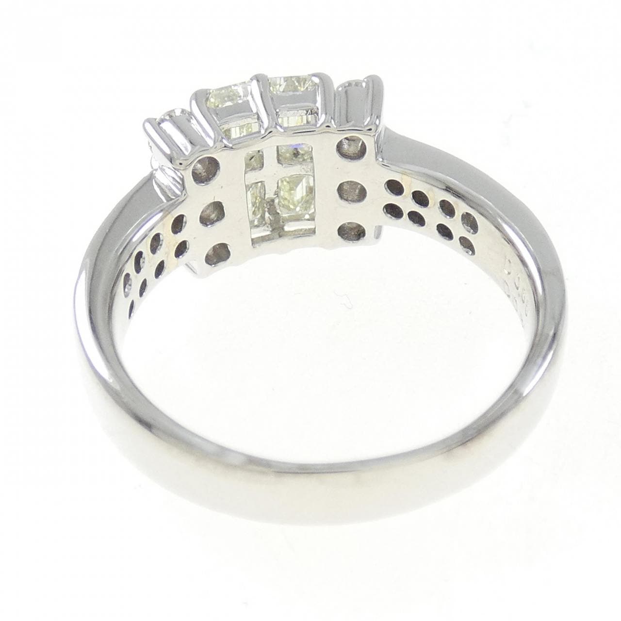 750WG ダイヤモンド リング 0.65CT