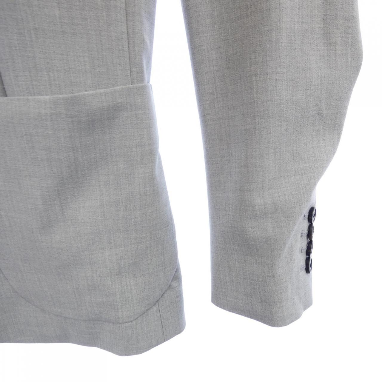 ウノピュウノウグァーレトレ 1 piu 1 uguale 3 スーツ