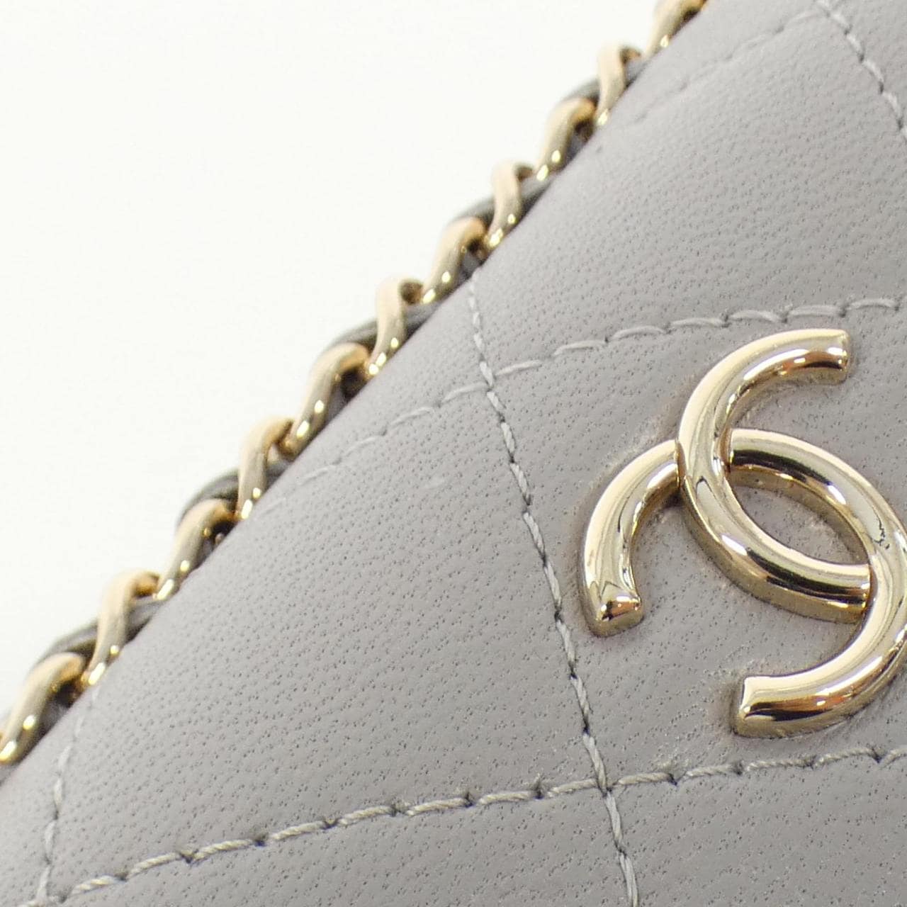 CHANEL shoulder bag