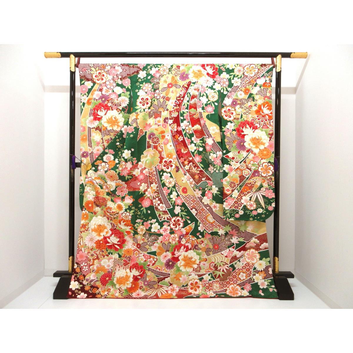 振袖　友禅金彩加工　刺繍入り