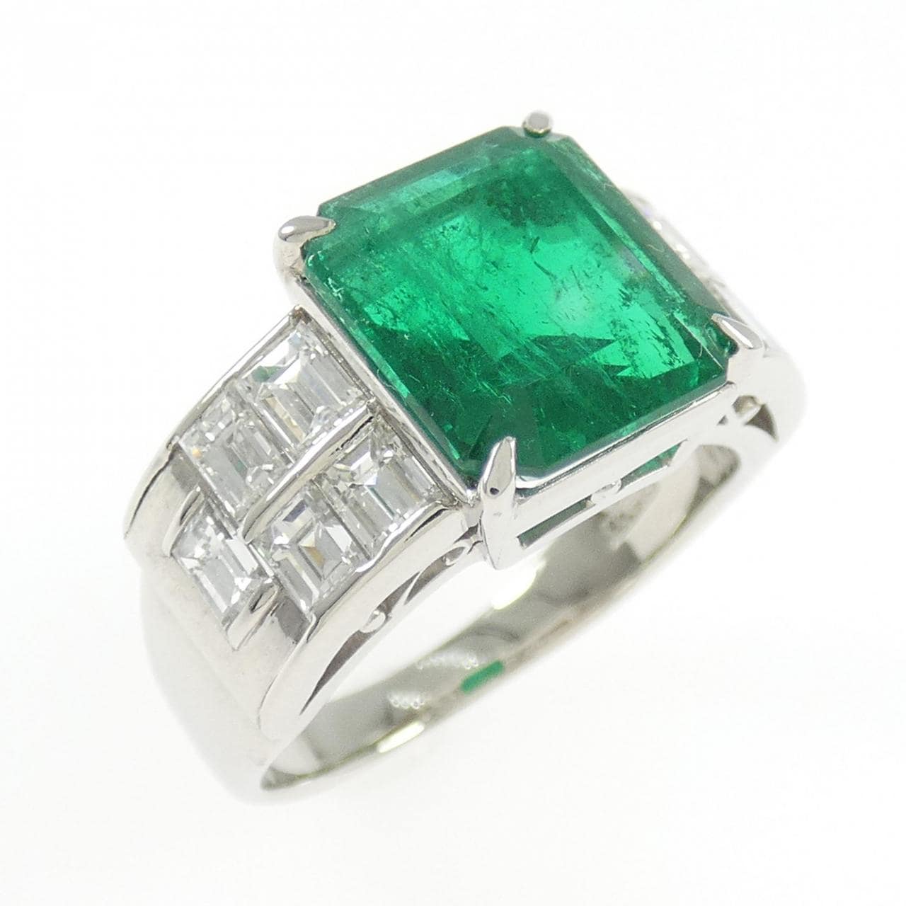 PM900 Emerald Ring 3.90CT