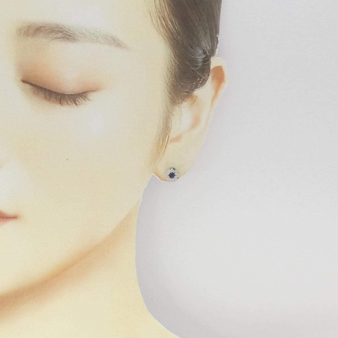 【新品】PT900 フラワー サファイヤ ピアス 0.32CT