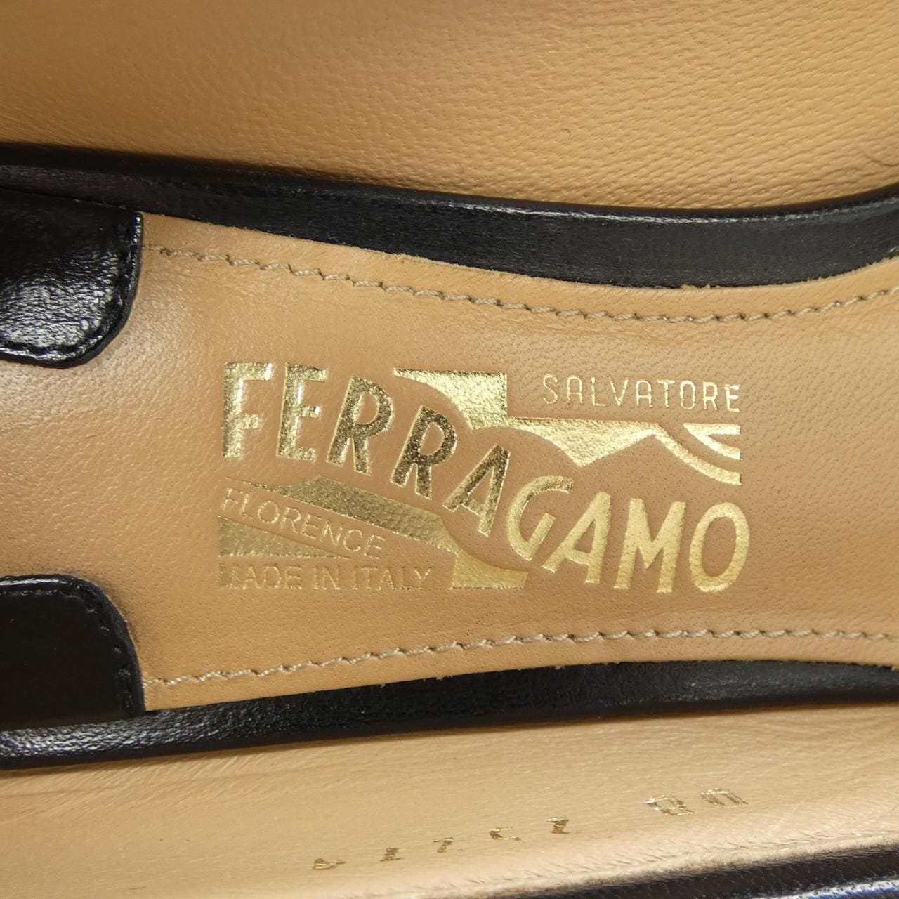 サルヴァトーレフェラガモ SALVATORE FERRAGAMO パンプス
