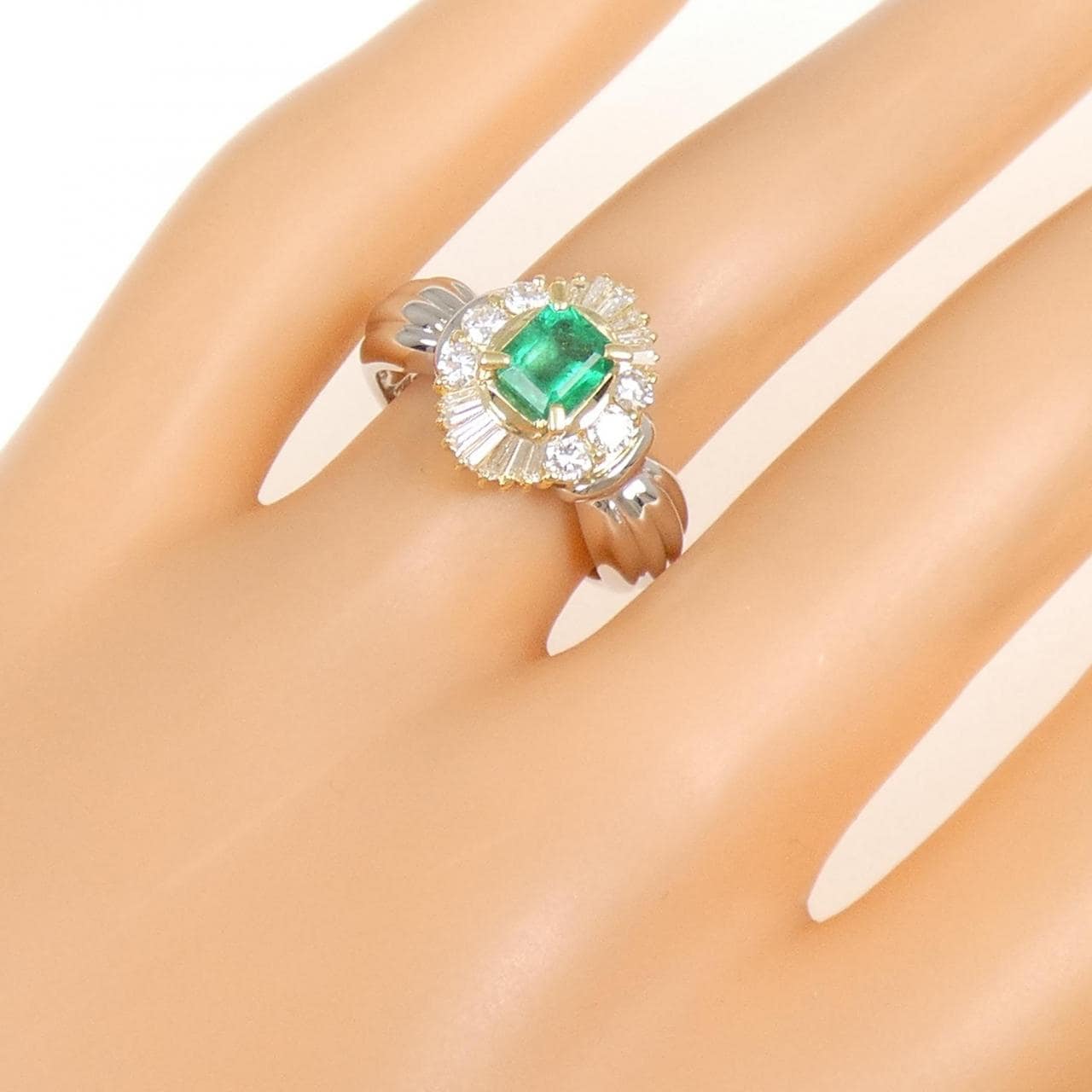 PT900/K18YG エメラルド リング 0.56CT
