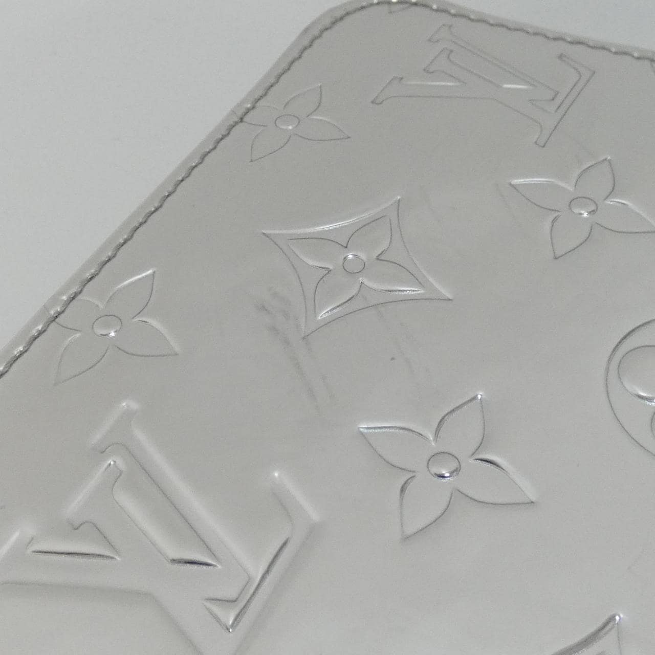 ルイヴィトン モノグラム ミロワール(LVスノー) ジッピー ウォレット M83543 財布