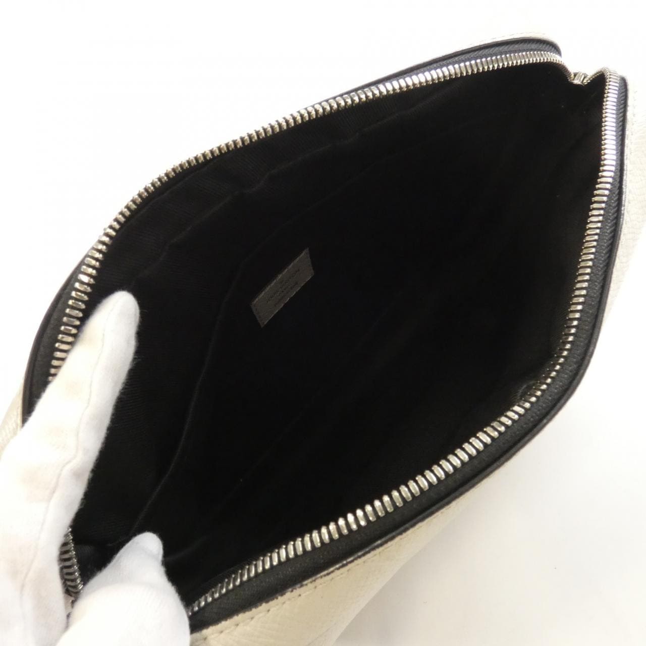 ルイヴィトン タイガ ラマ アウトドア メッセンジャー PM M30243 ショルダーバッグ