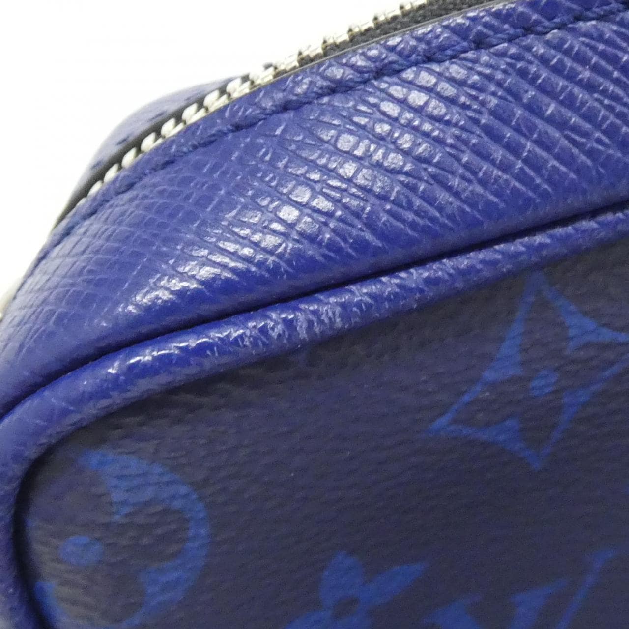 ルイヴィトン タイガ ラマ アウトドア メッセンジャー PM M30242 ショルダーバッグ