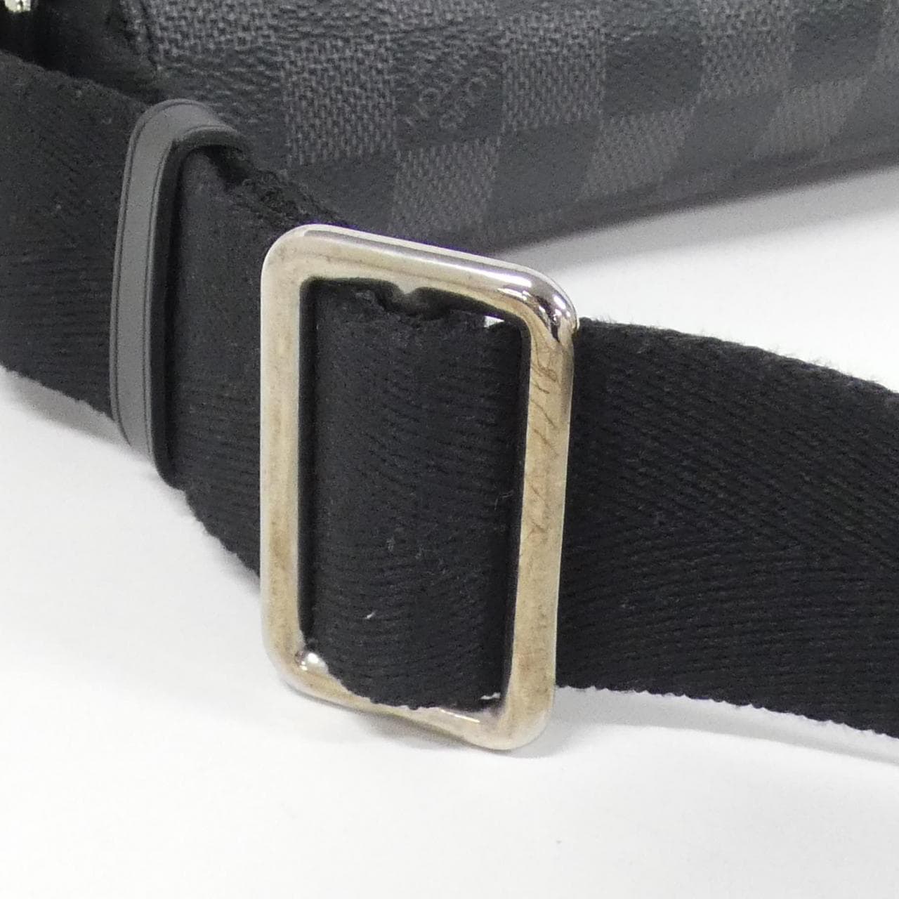 ルイヴィトン ダミエ グラフィット ディストリクト PM N41028 ショルダーバッグ