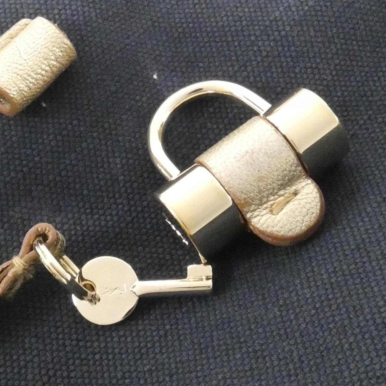 イヴサンローラン ミューズ 156464 F0ANG バッグ