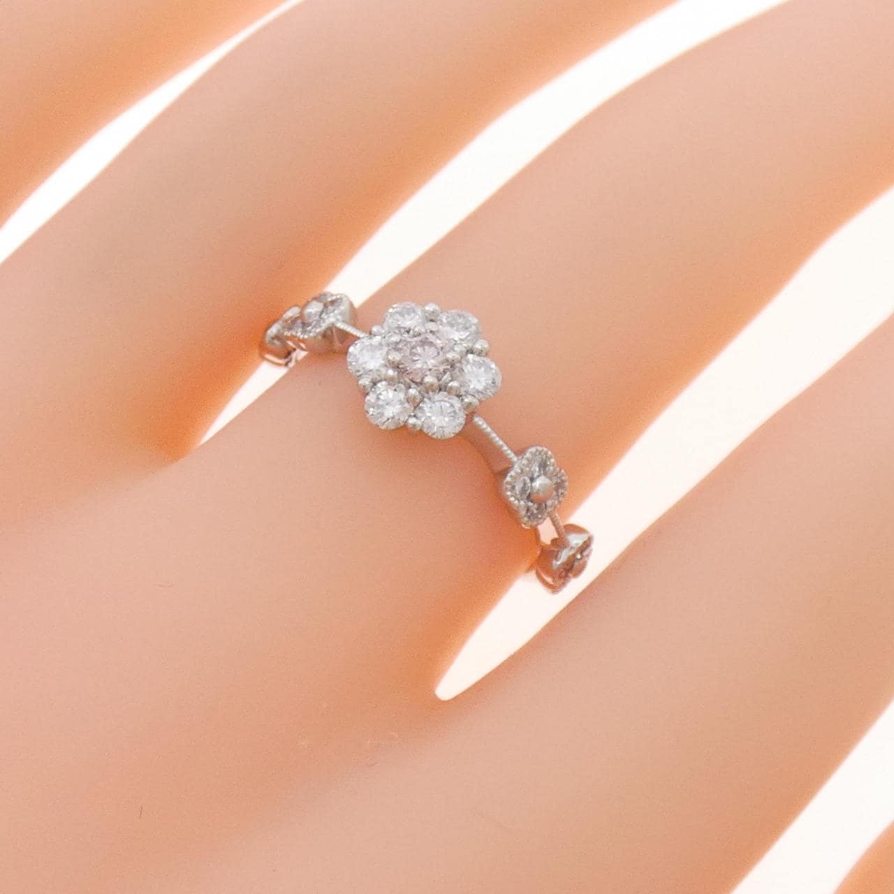 PT900 フラワー ダイヤモンド リング 0.55CT