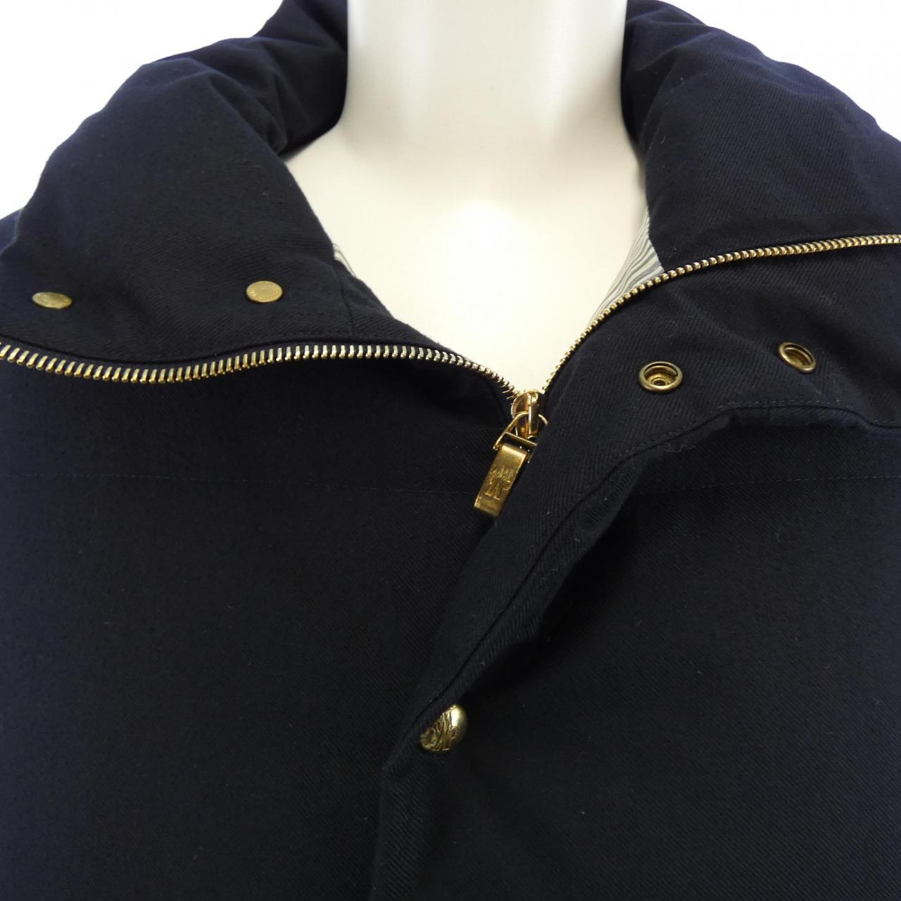 モンクレールガムブルー MONCLER GAMMEBLEU 23914333180 ダウンベスト
