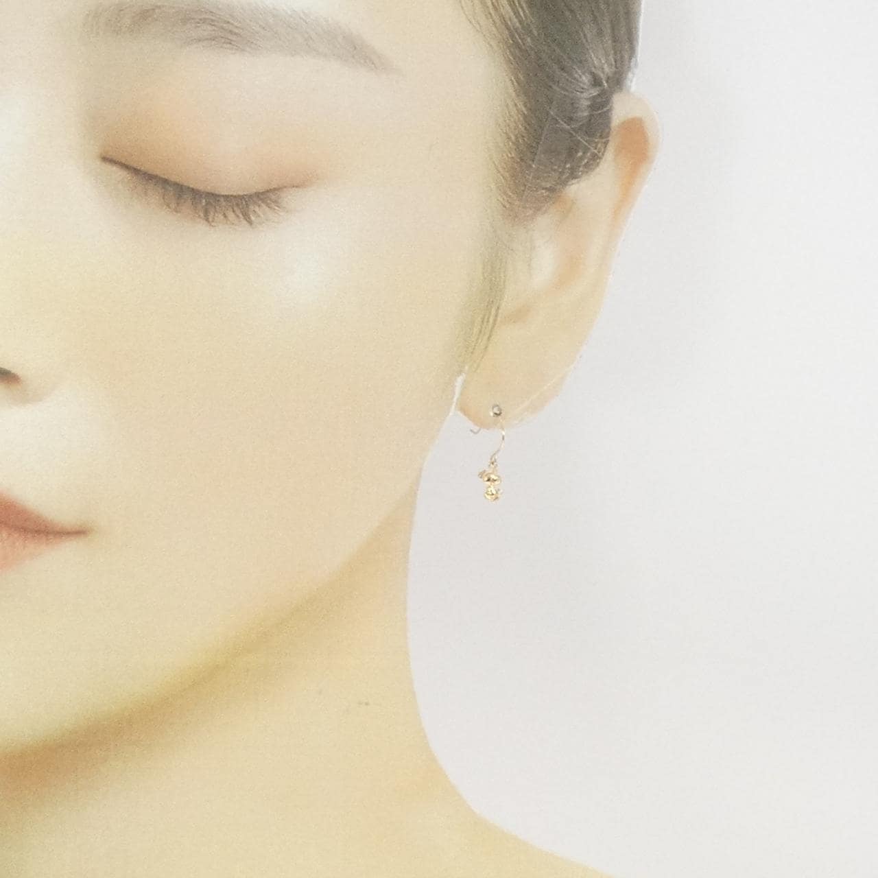 K18YG スヌーピー ダイヤモンド ピアス 0.012CT