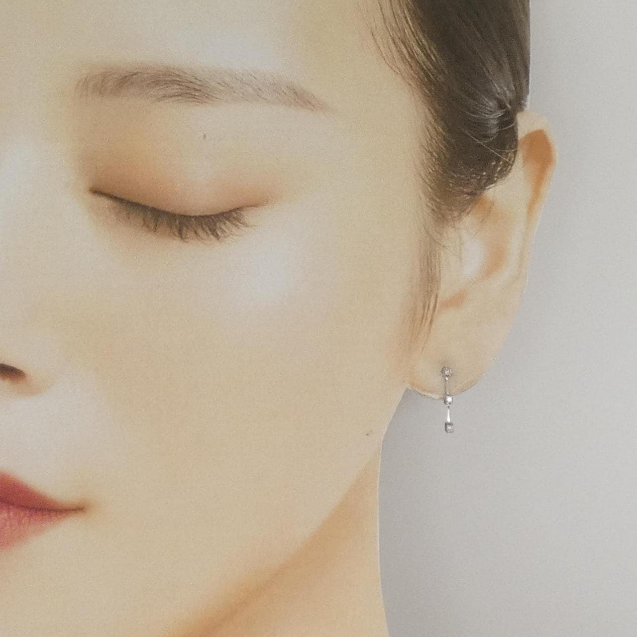 K18WG スリーストーン ダイヤモンド ピアス 0.08CT