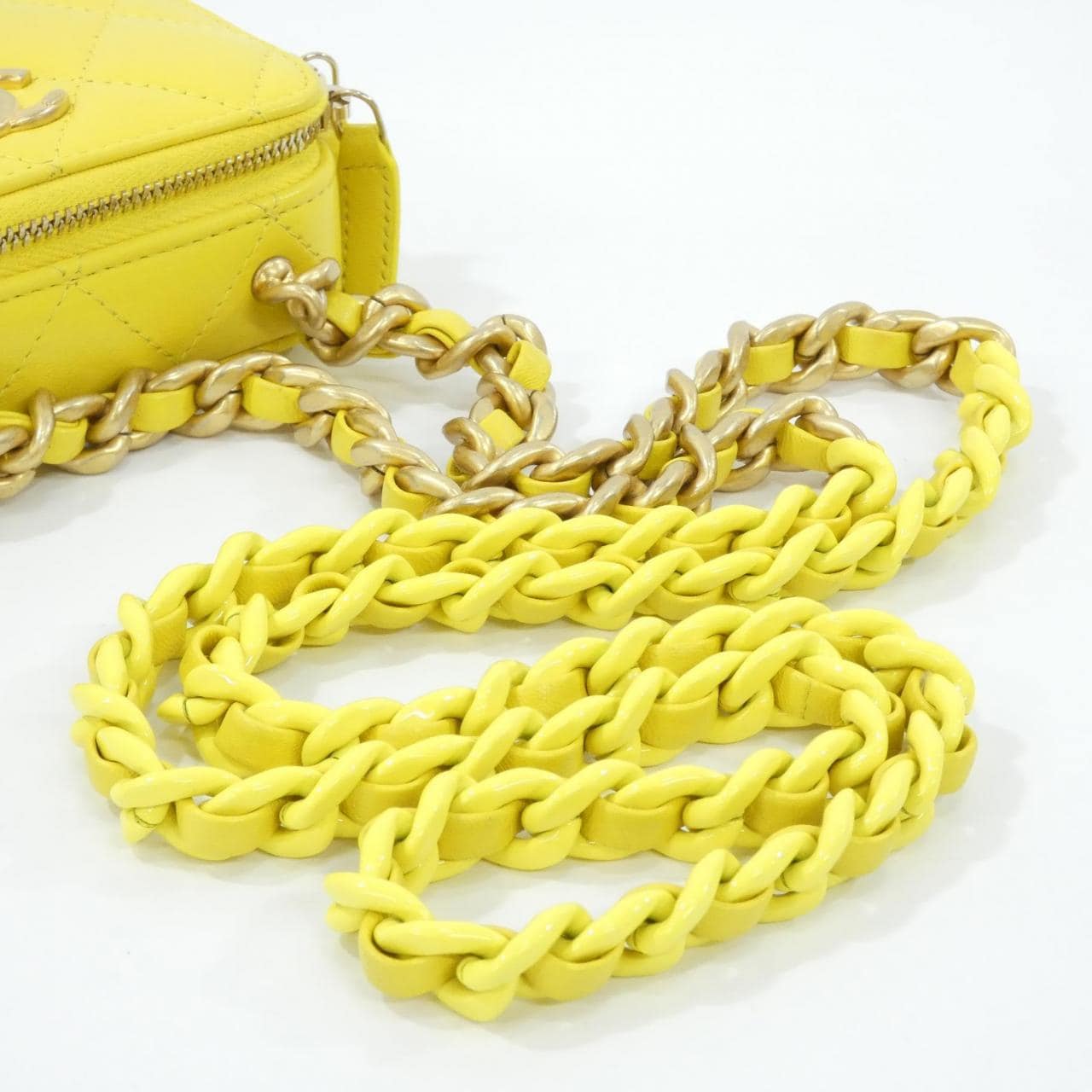 シャネル AP2738 チェーンクラッチ