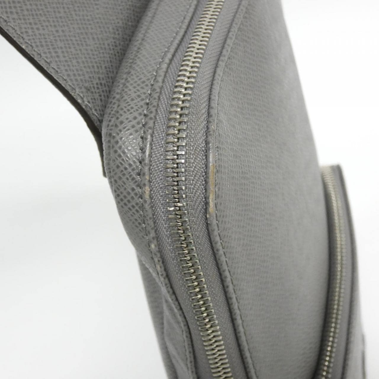 ルイヴィトン タイガ アヴェニュー スリングバッグ M30801 バッグ