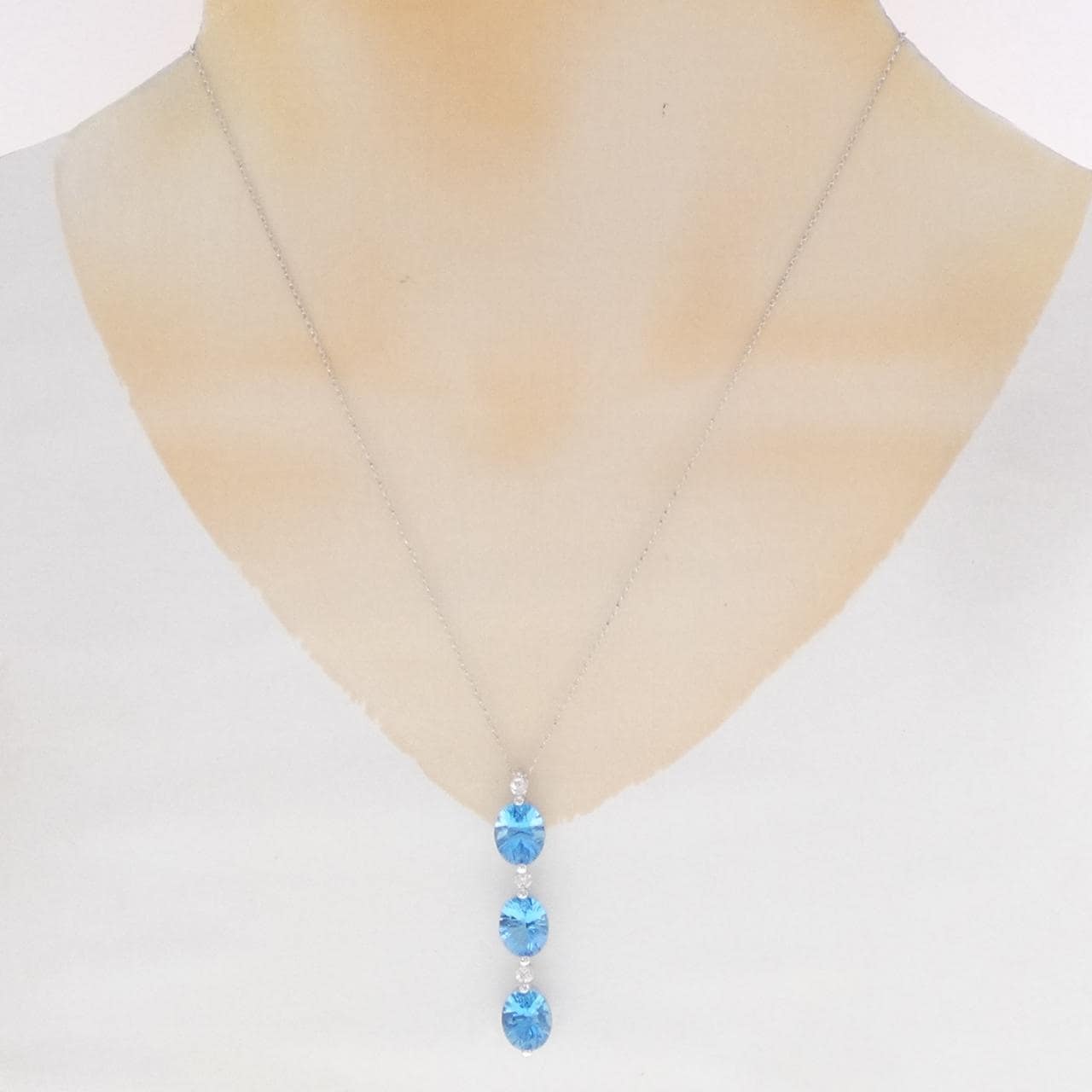 K18WG ブルートパーズ ネックレス 9.78CT