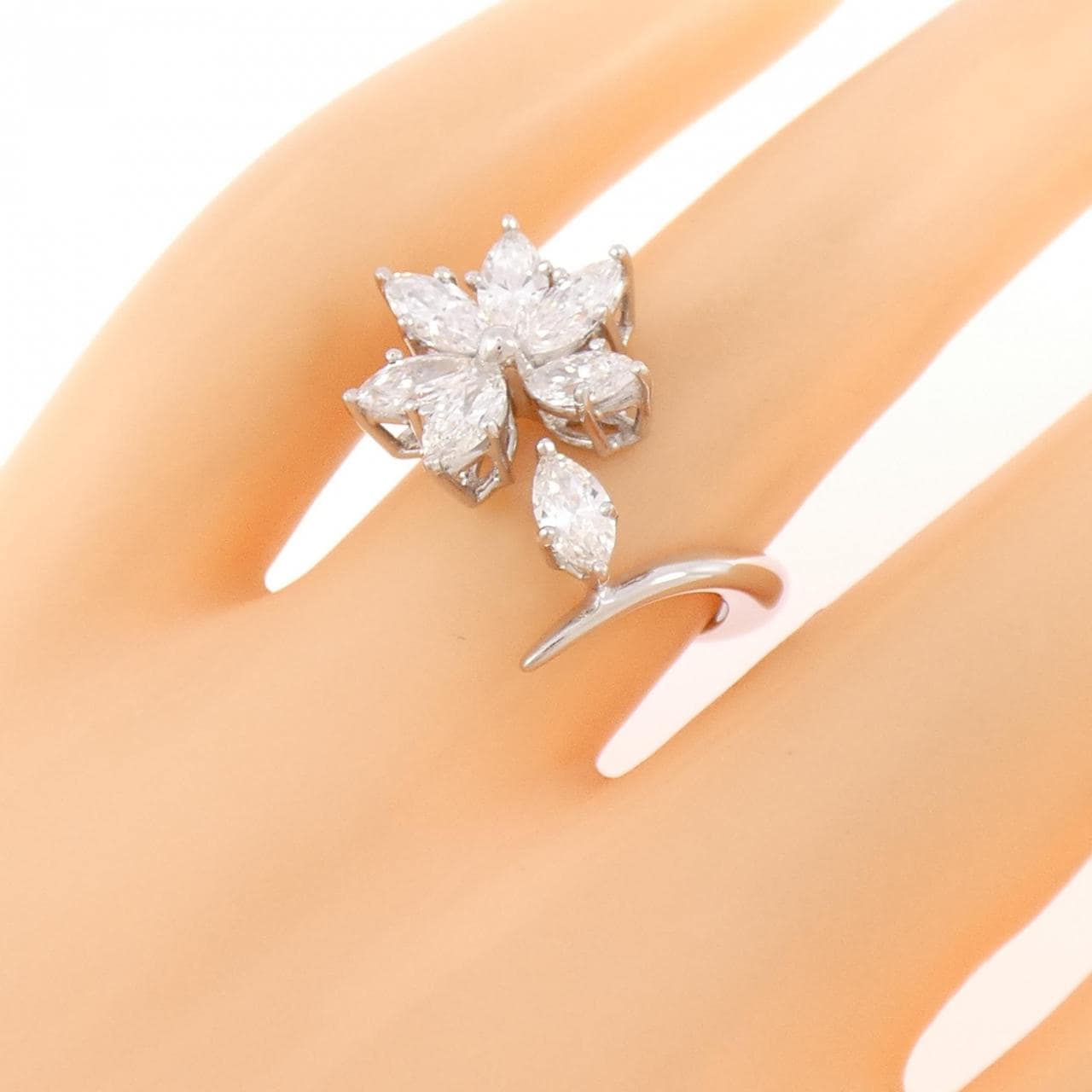 750WG フラワー ダイヤモンド リング 1.44CT