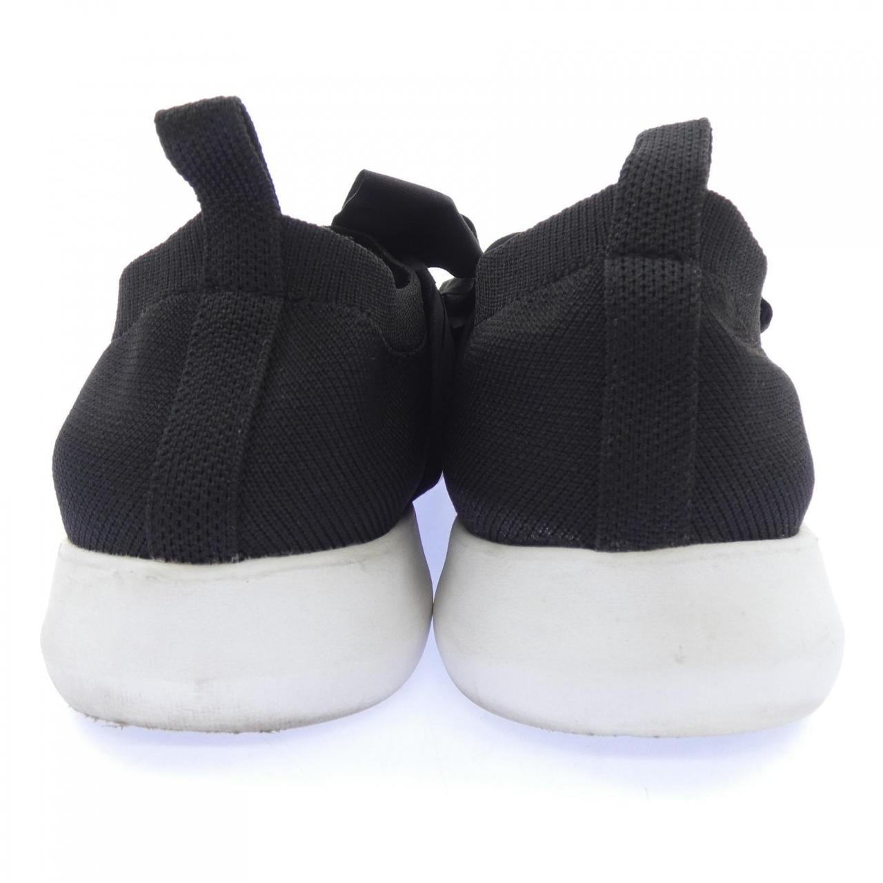 トゥービーシック TO BE CHIC スニーカー