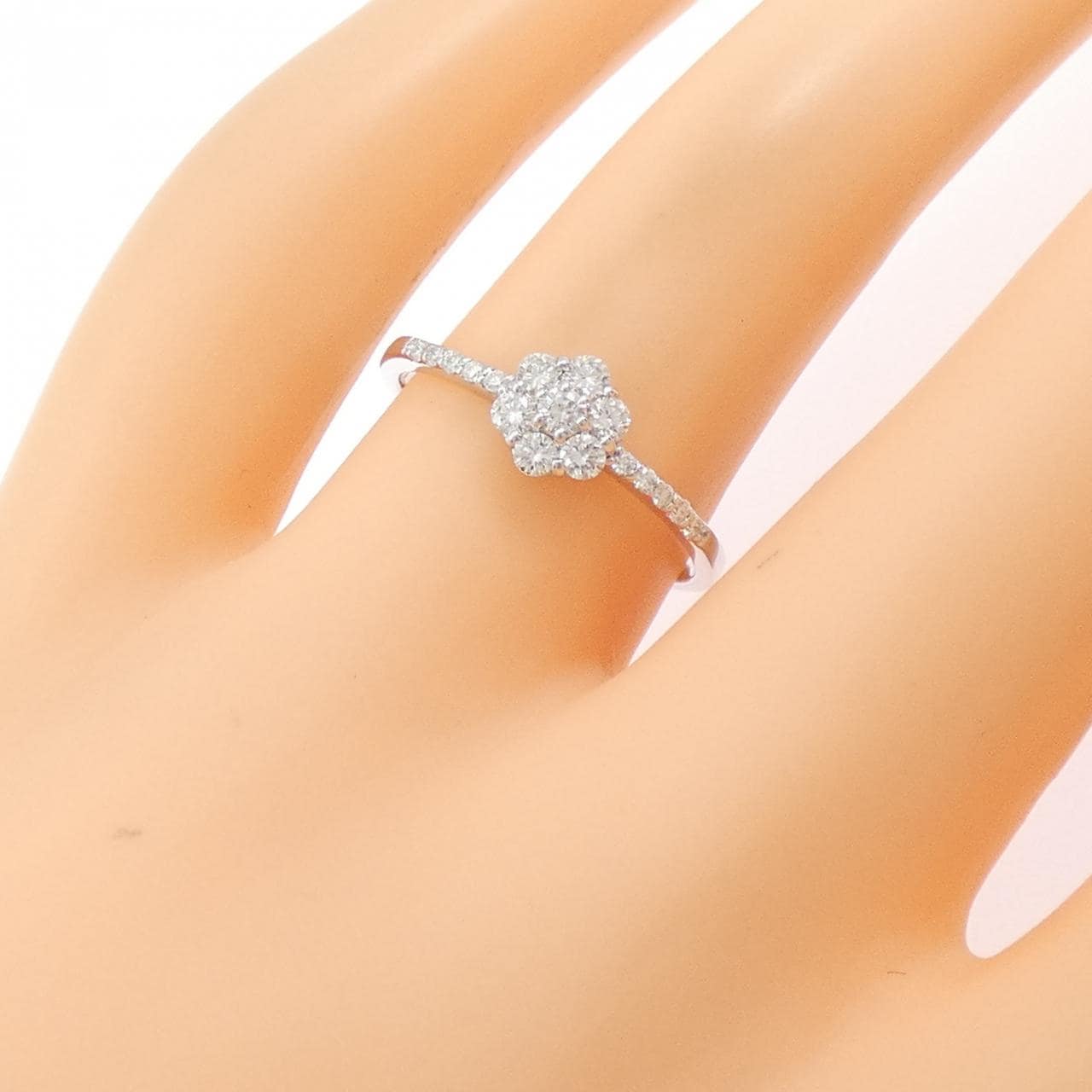 K18WG フラワー ダイヤモンド リング 0.30CT