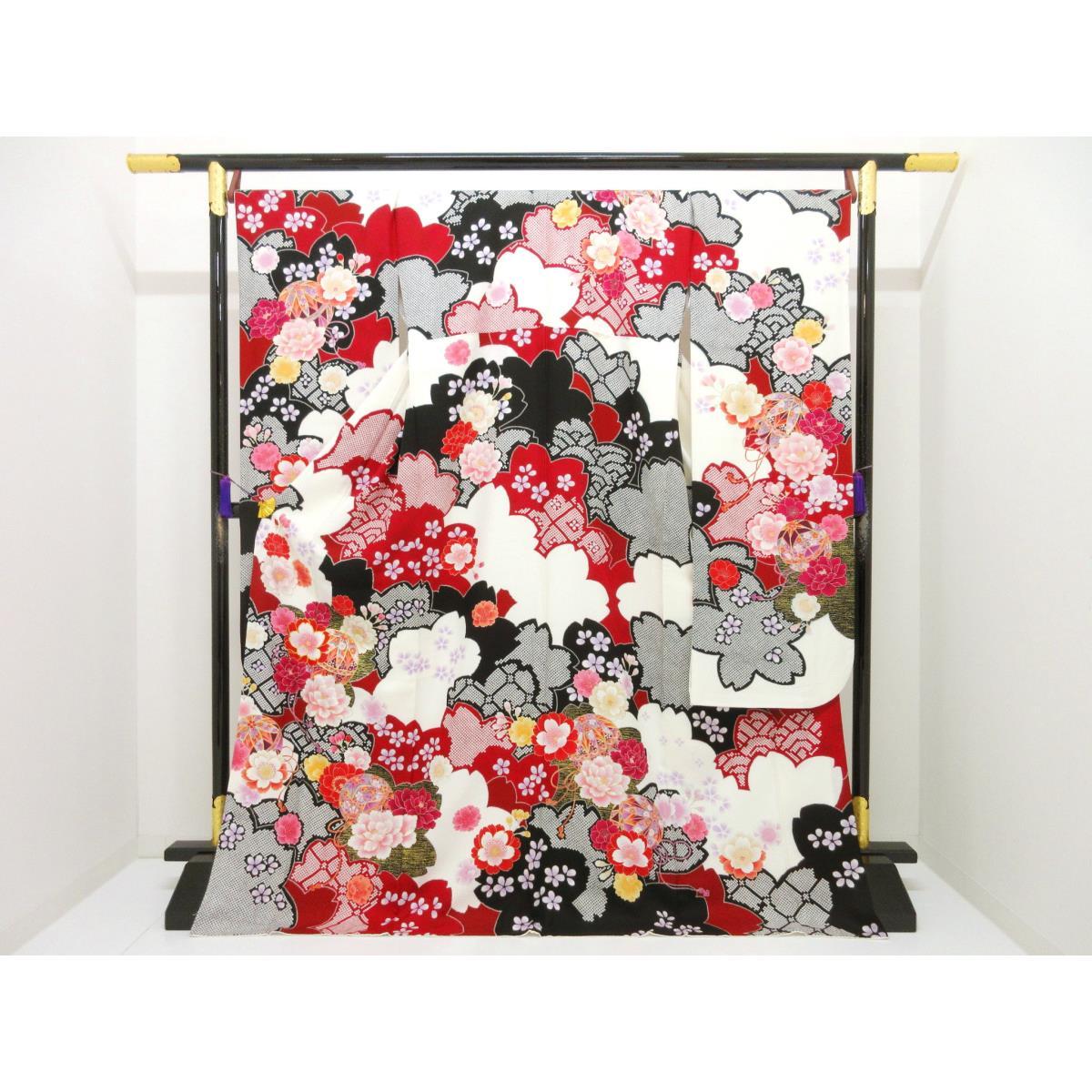 振袖　友禅金彩加工　刺繍入り