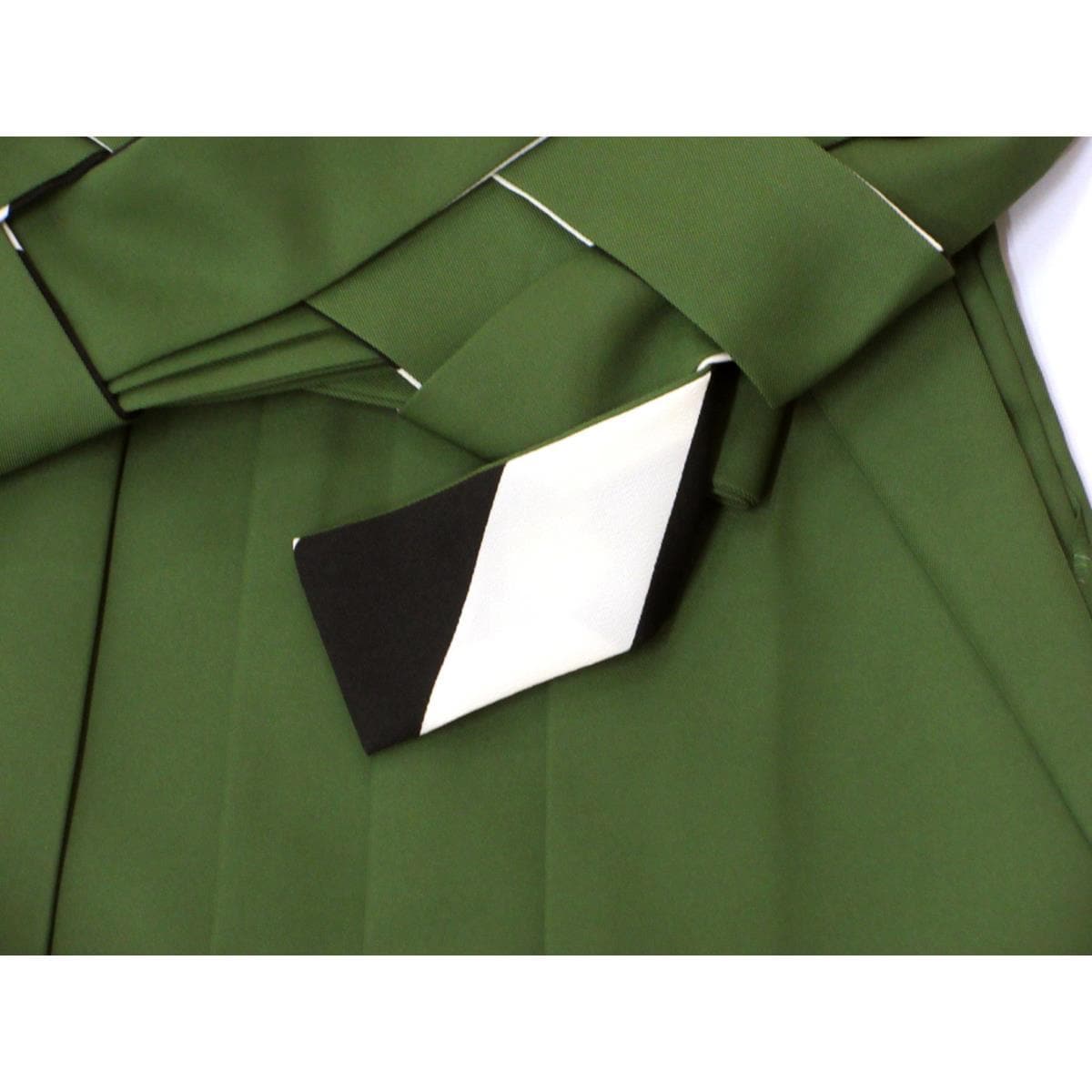 女袴　紅一点　刺繍入り　紐下９５ｃｍ　Ｌサイズ