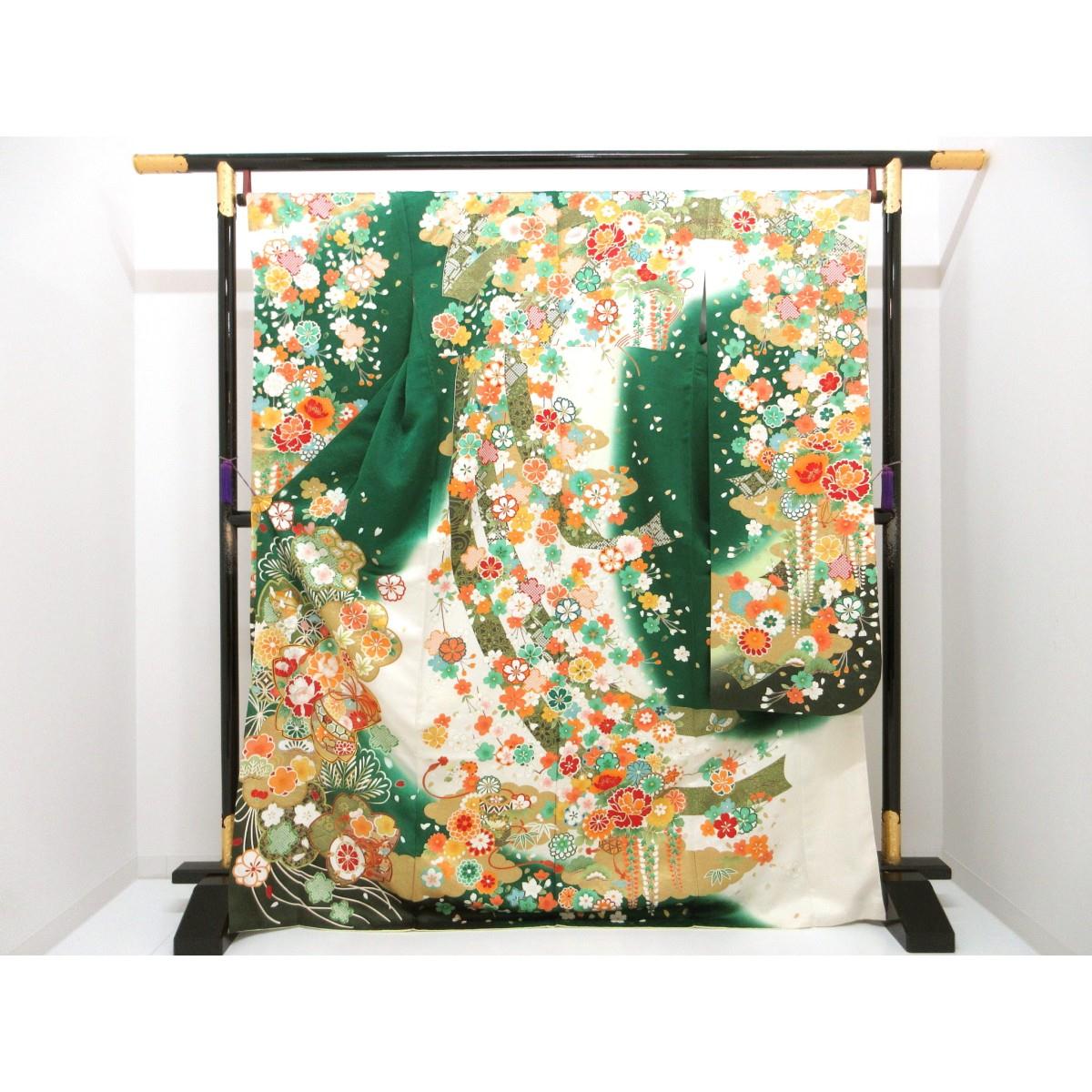 振袖　友禅金彩加工　刺繍入り