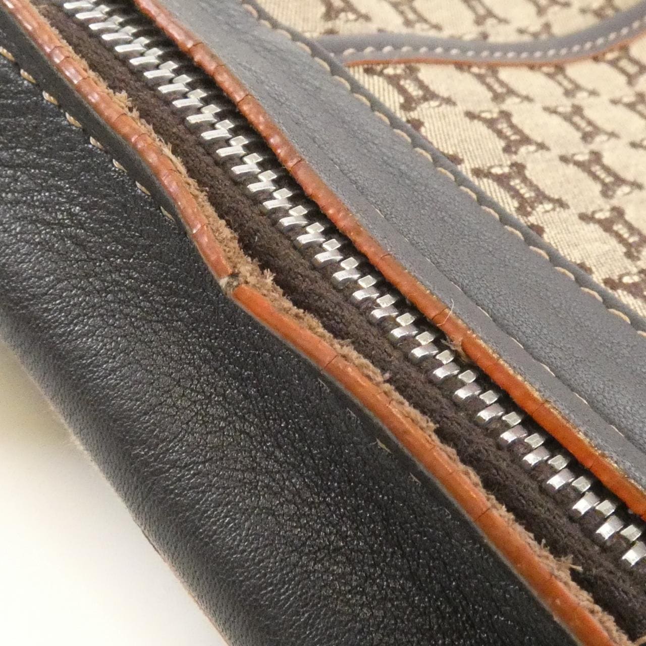 CELINE 157112JBU单肩包