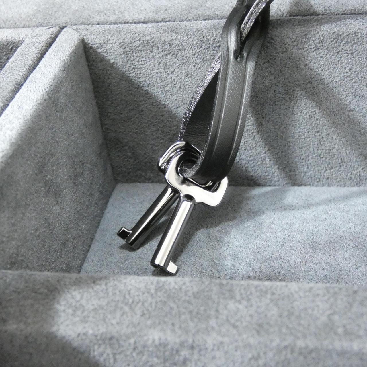 ルイヴィトン モノグラム エクリプス コフレ アクセソワール M44127 ジュエリーケース