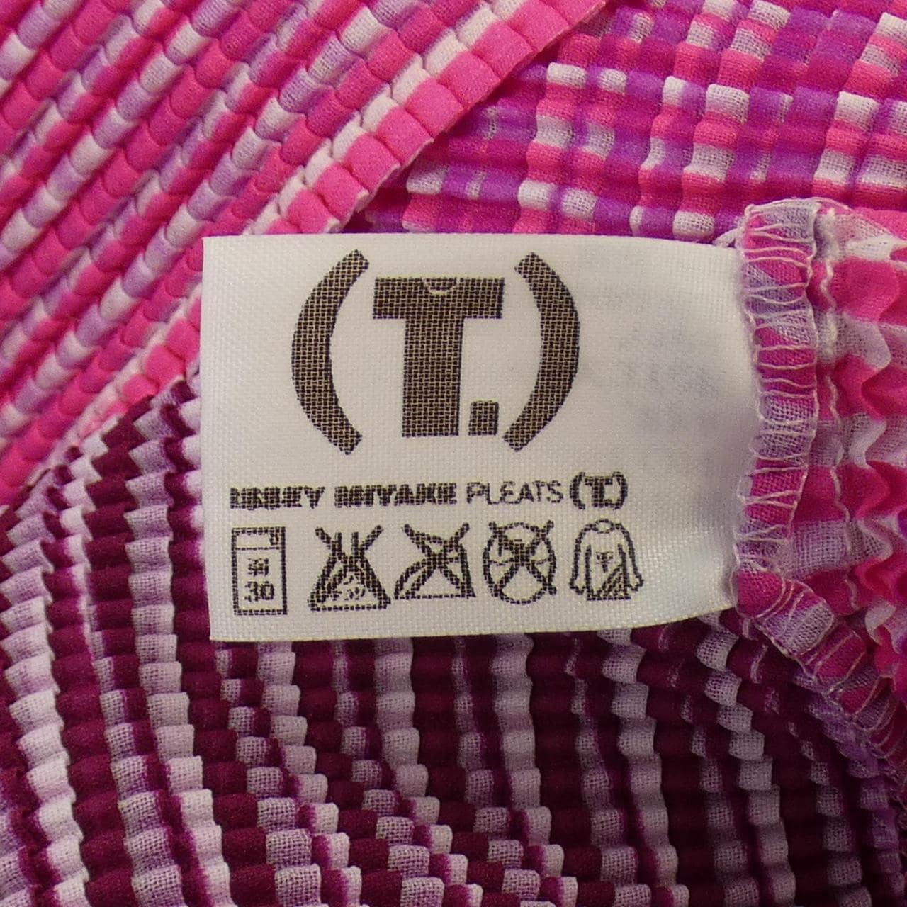 百褶PLEATS PLEASE上衣