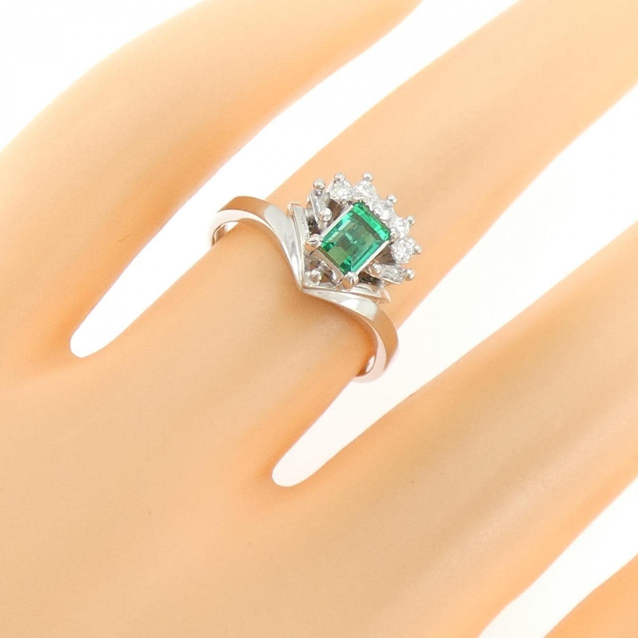 PT900 エメラルド リング 0.36CT