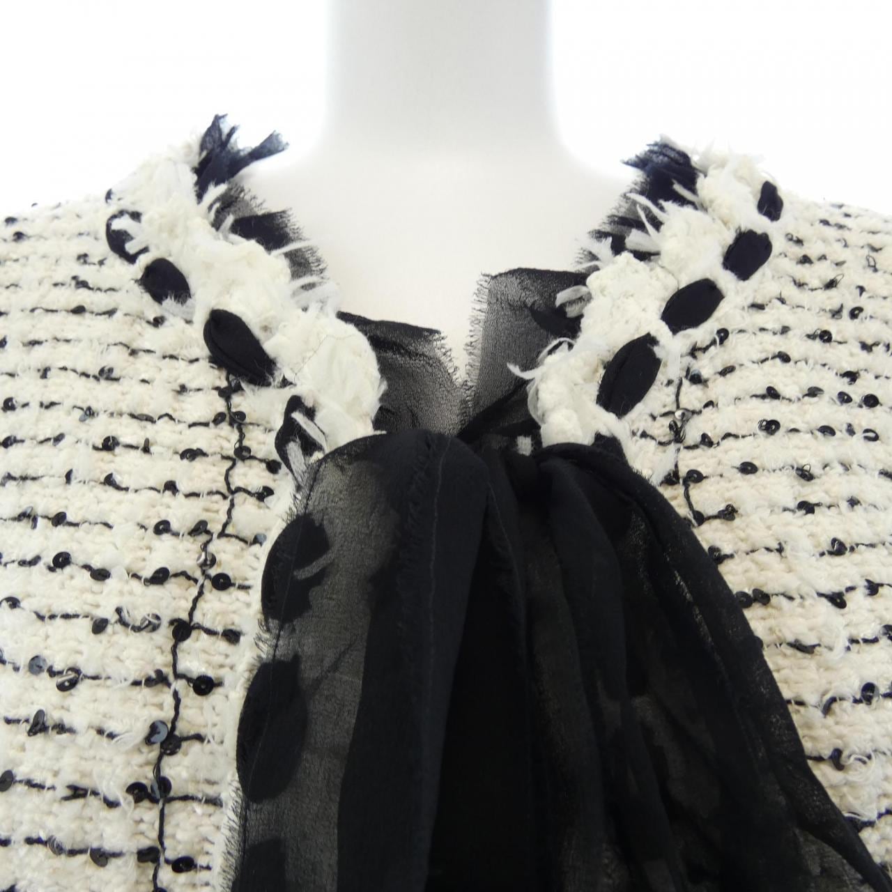 【ヴィンテージ】シャネル CHANEL P25414W03520 05P ノーカラージャケット