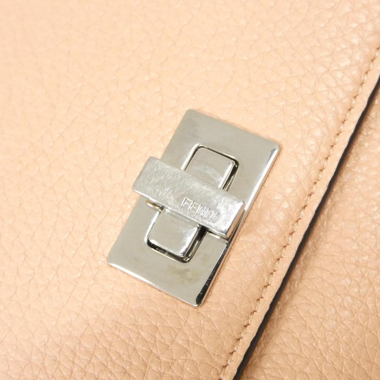 フェンディ ピーカブー 8M0438 A91B 財布