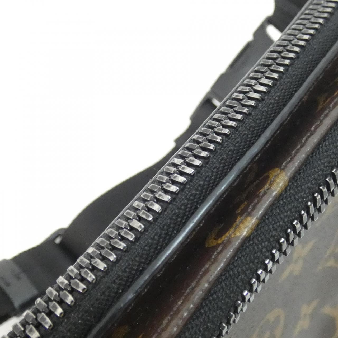 ルイヴィトン モノグラム マカサー クリストファー バムバッグ M45337 ショルダーバッグ