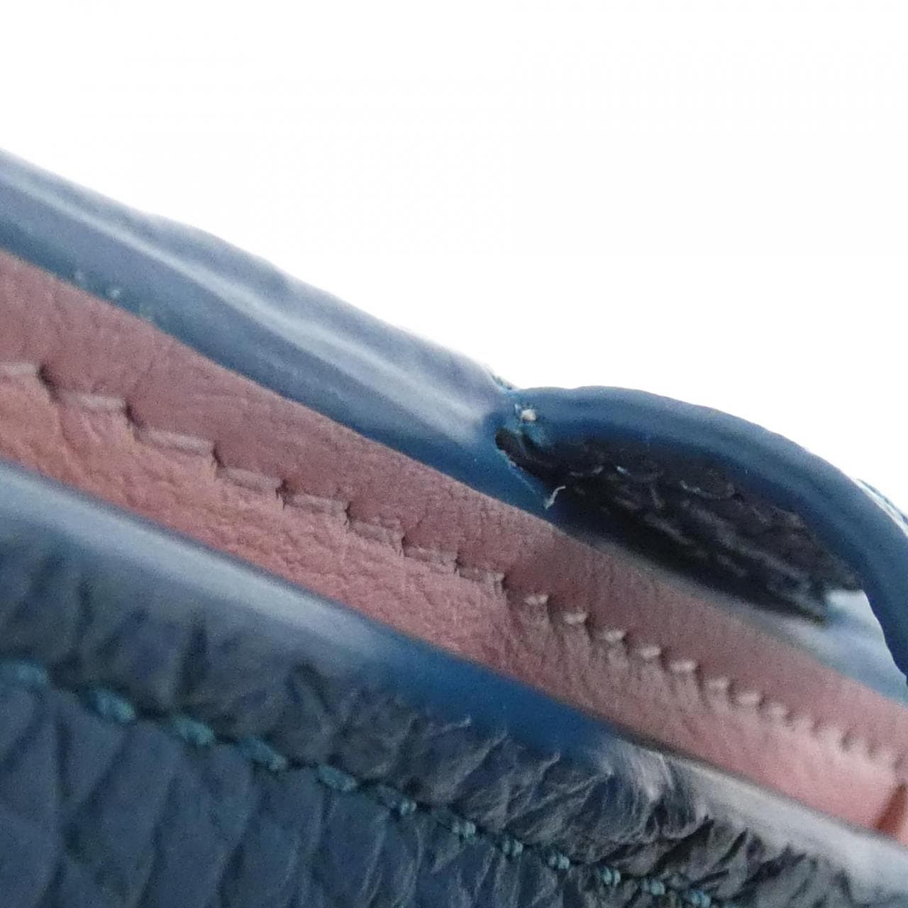 ルイヴィトン トリヨン LVヴェルティカル ウォレット M81499 財布