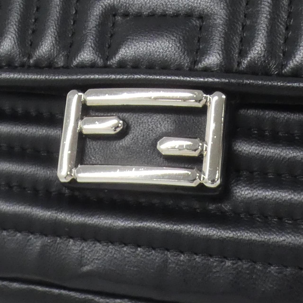 フェンディ ダブル マイクロ バゲット 8M0371 I8F ショルダーバッグ